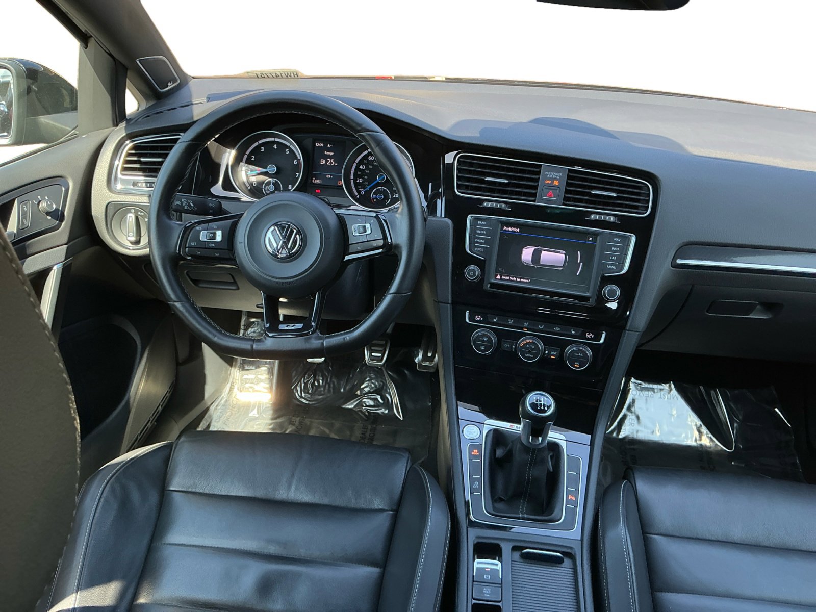 Used 2017 Volkswagen Golf R 4-Door image 14