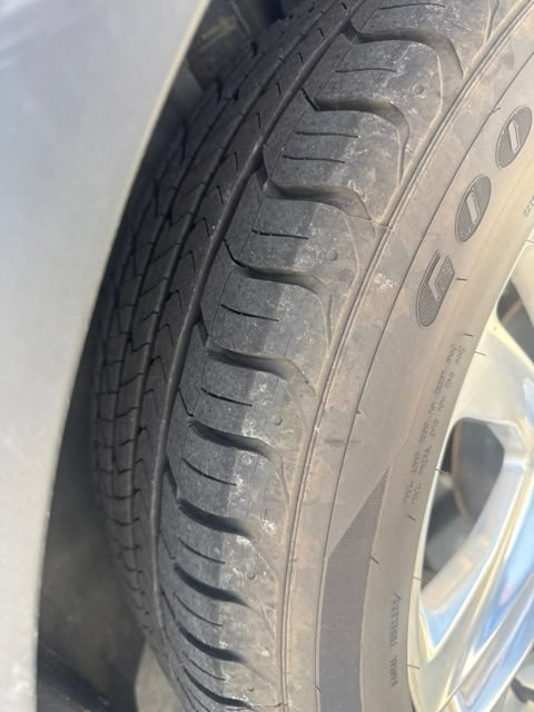 Used 2017 Ford Explorer XLT w/ Equipment Group 202A FWD image 4