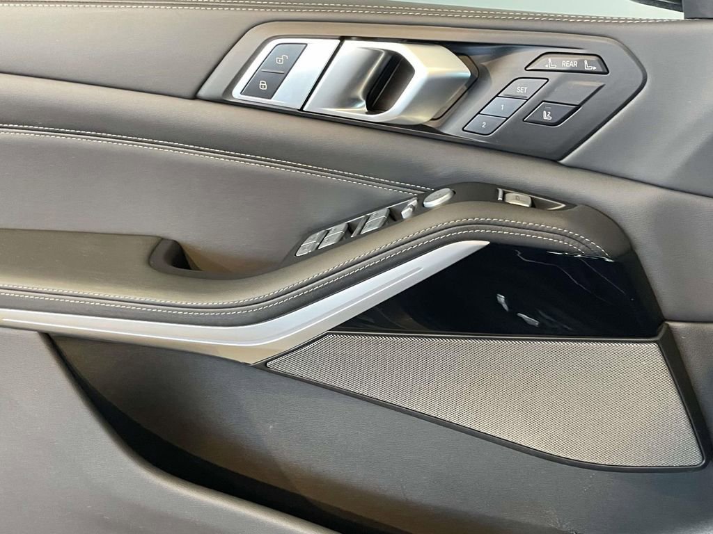 Used 2023 BMW X7 xDrive40i w/ M Sport Package image 23