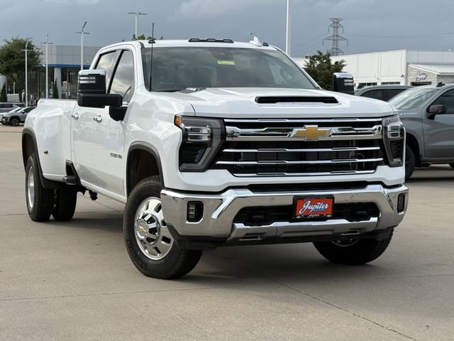 New 2026 Chevrolet Silverado 3500 LTZ w/ LTZ Convenience Package AWD/4WD image 2