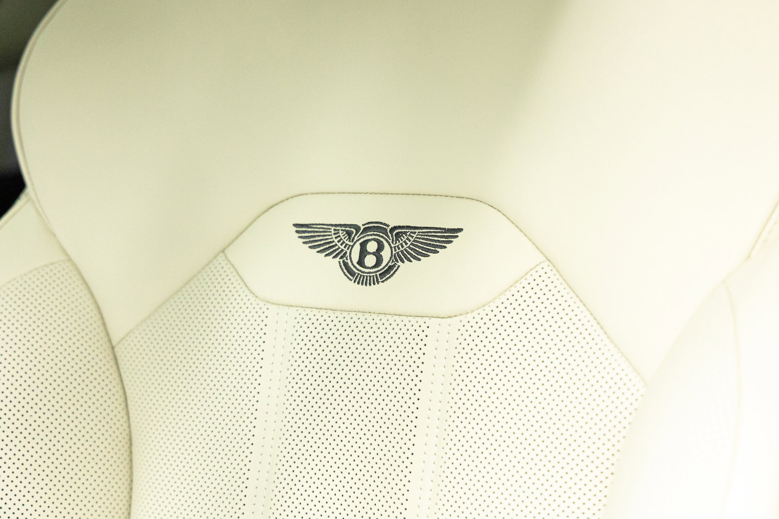 New 2026 Bentley Bentayga AWD/4WD image 29