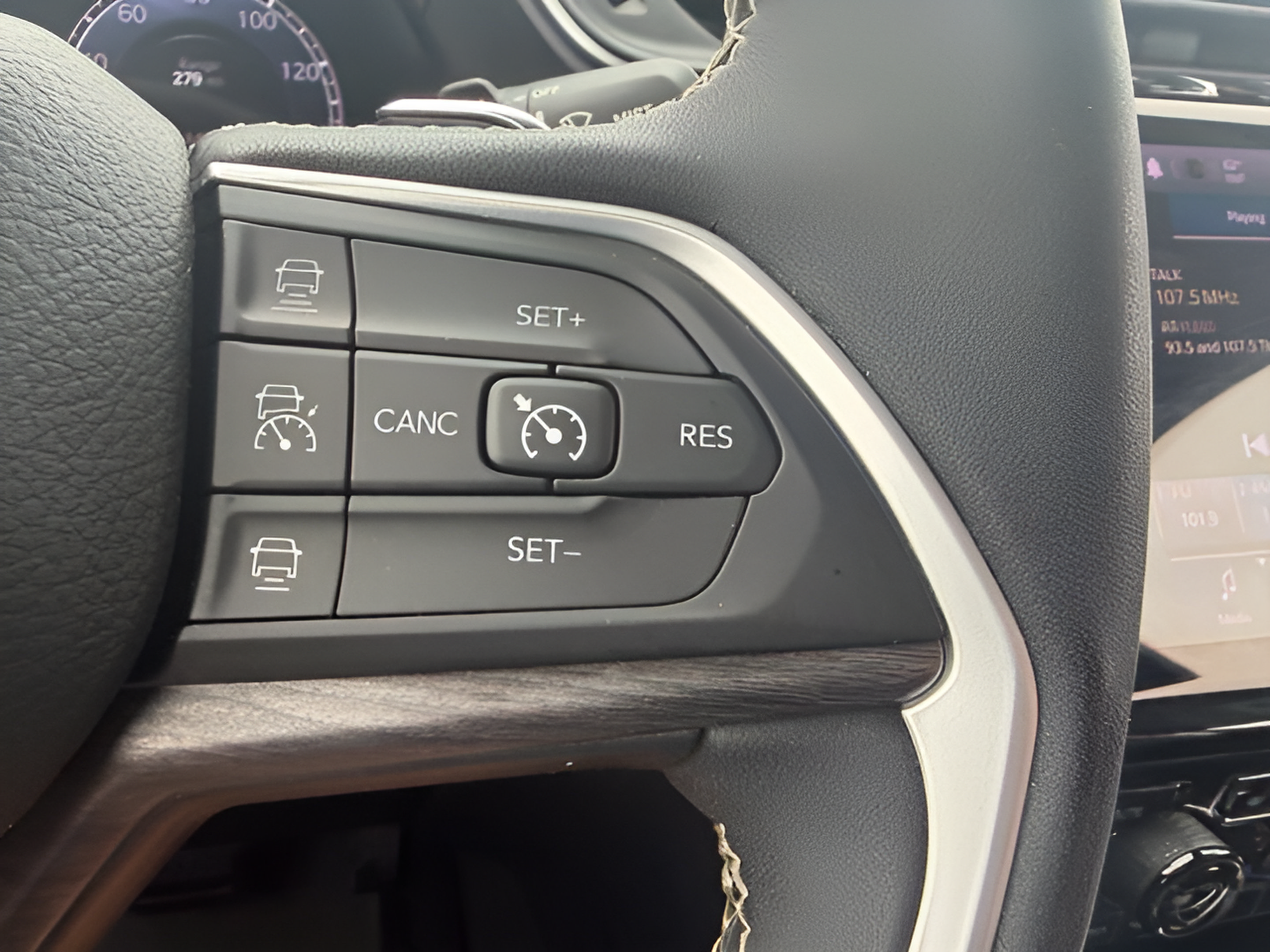 Used 2023 Jeep Grand Cherokee L Limited AWD/4WD image 15
