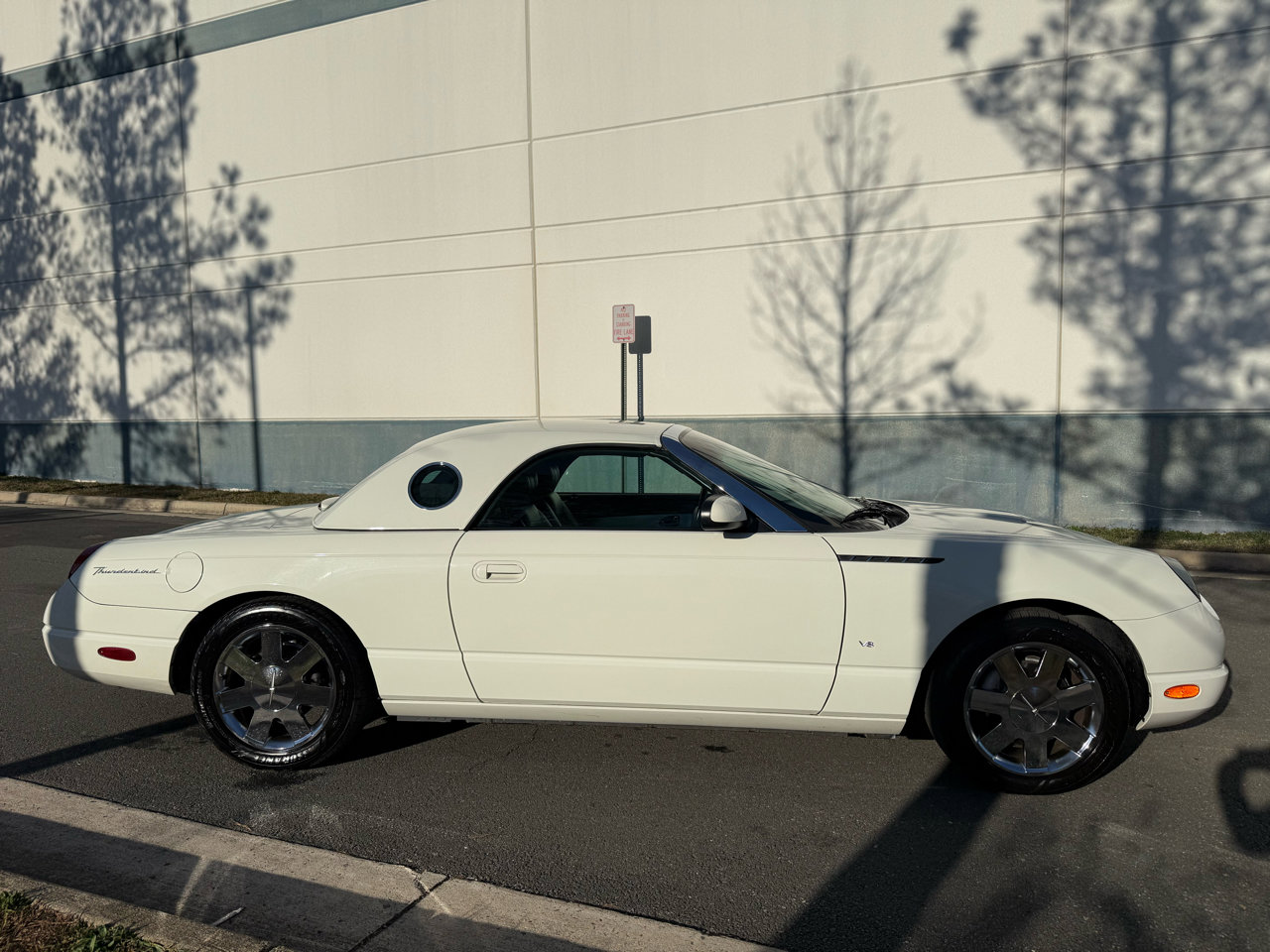 Used 2003 Ford Thunderbird image 44