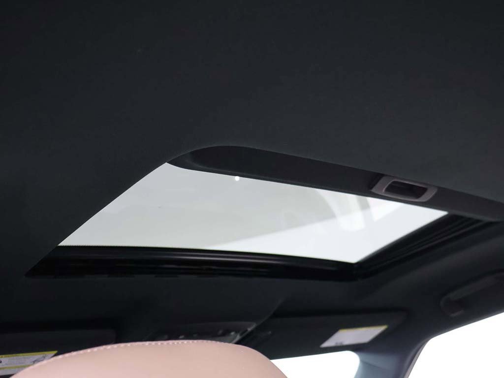 Used 2024 Nissan Armada Platinum image 20