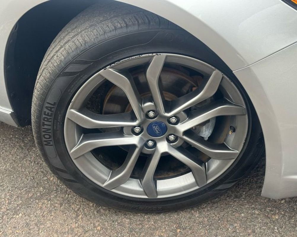 Used 2017 Ford Fusion SE w/ Equipment Group 201A image 2