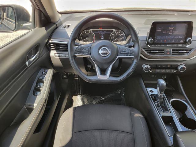 Used 2024 Nissan Altima 2.5 SV FWD image 14