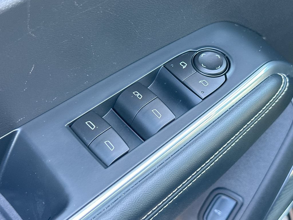 Used 2026 GMC Acadia Elevation w/ Elevation Premium Package FWD image 17