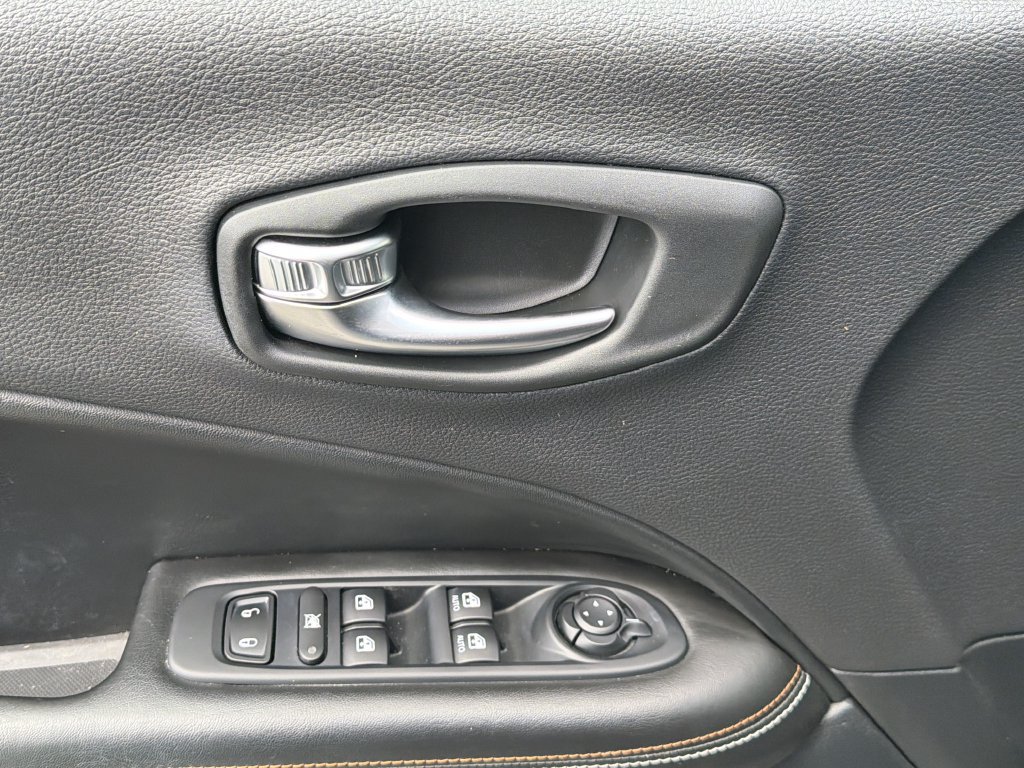 Used 2020 Jeep Compass Latitude w/ Popular Equipment Group FWD image 19