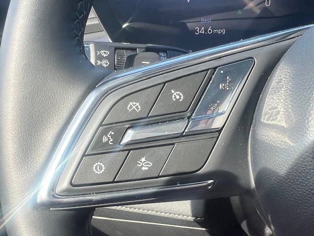 Used 2025 Buick Enclave Preferred image 3