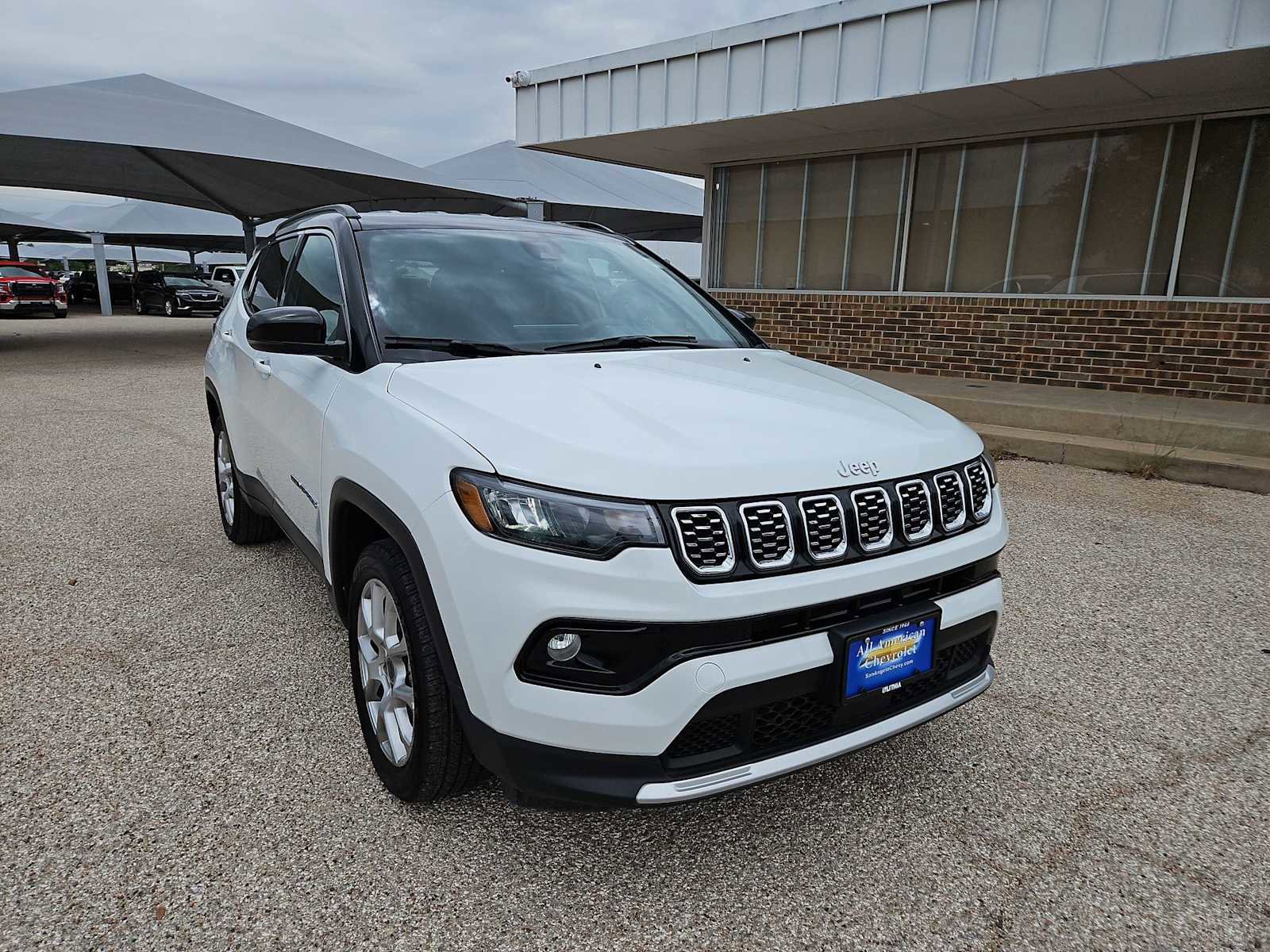 Used 2025 Jeep Compass Limited AWD/4WD image 2