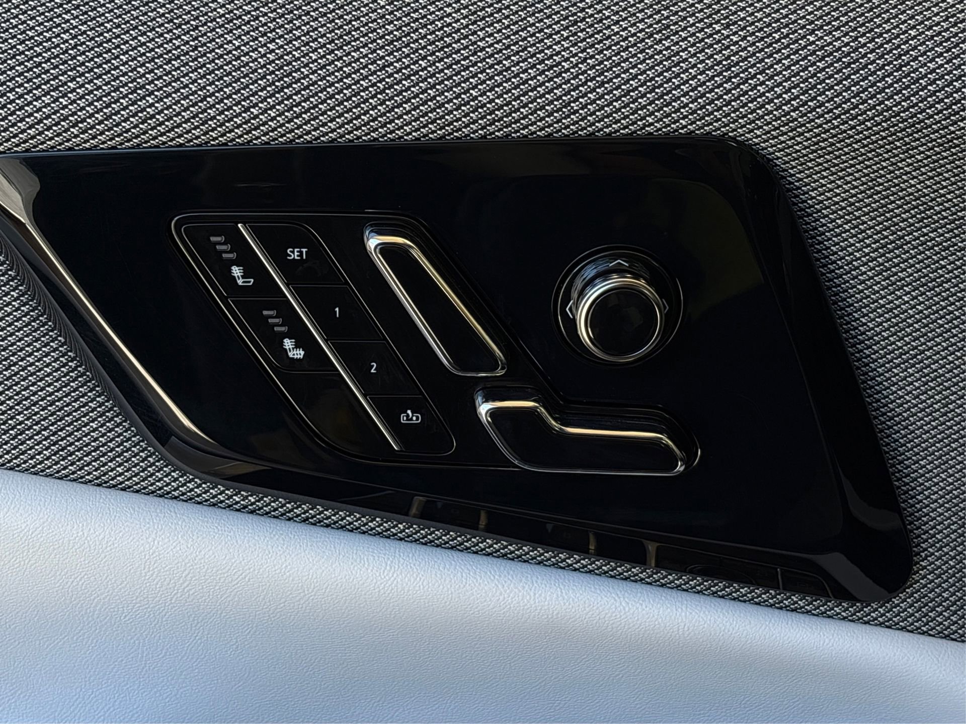 New 2026 Cadillac Lyriq V image 32