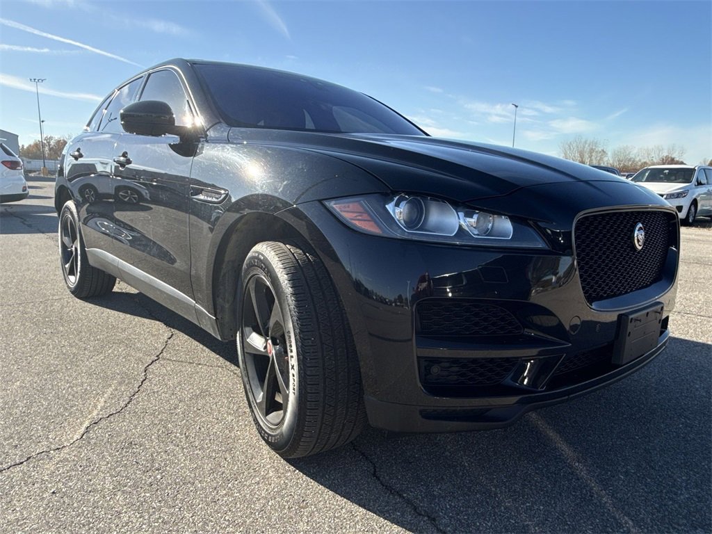 Used 2020 Jaguar F-PACE Prestige image 2