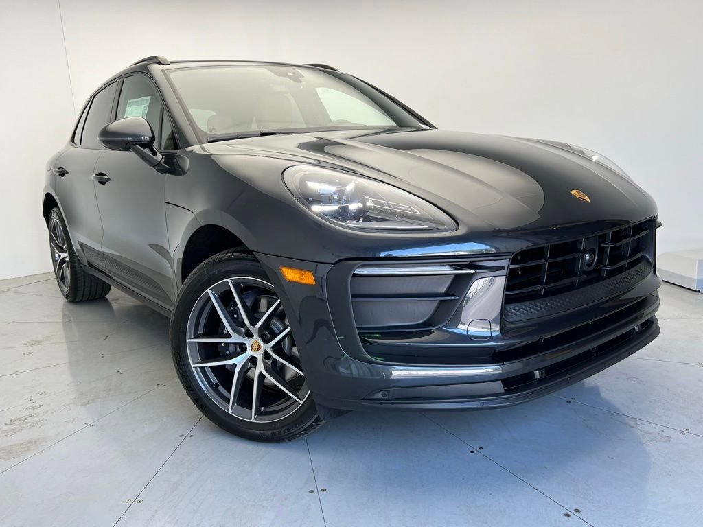 Used 2025 Porsche Macan image 24