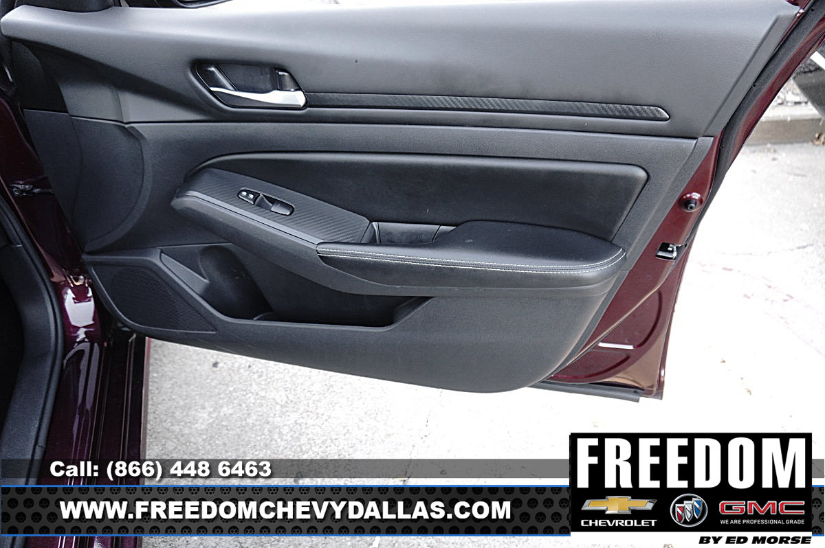 Used 2024 Nissan Altima 2.5 SV FWD image 35