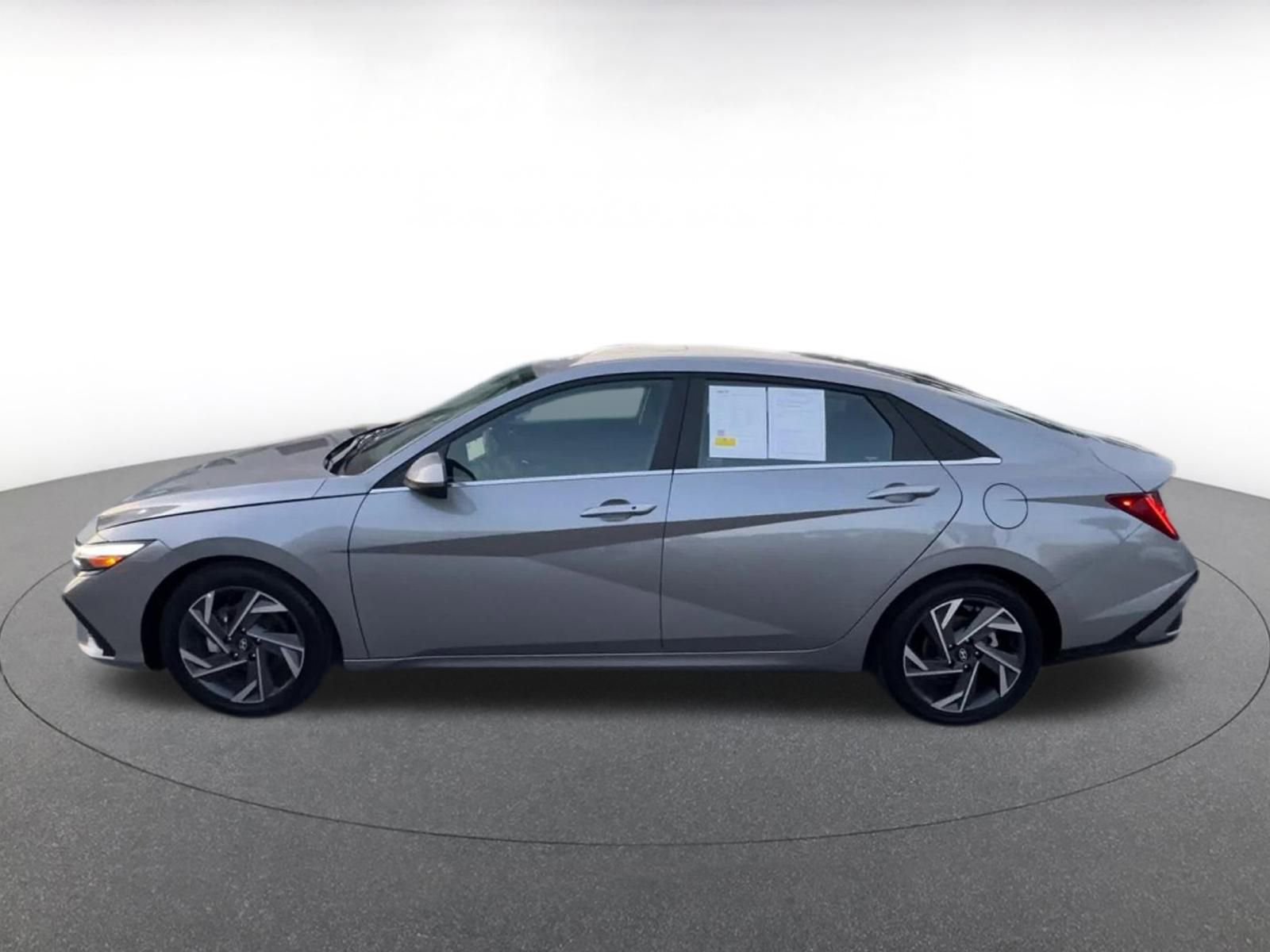 Used 2025 Hyundai Elantra SEL FWD image 10