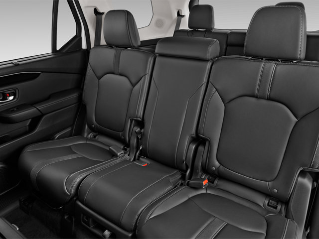 Used 2025 Honda Pilot Touring image 11