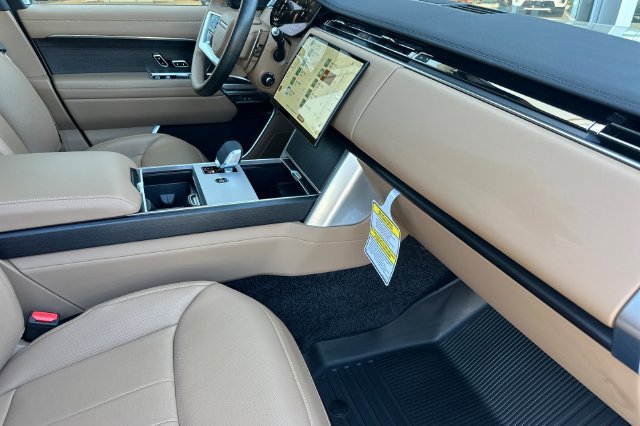 Certified 2026 Land Rover Range Rover Long Wheelbase SE AWD/4WD image 14