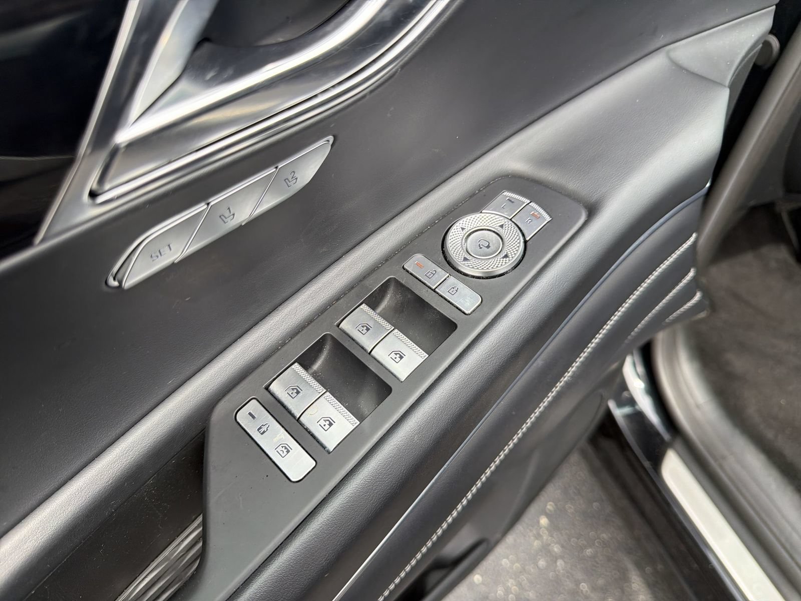 Used 2025 Genesis GV80 2.5T Standard AWD/4WD image 14