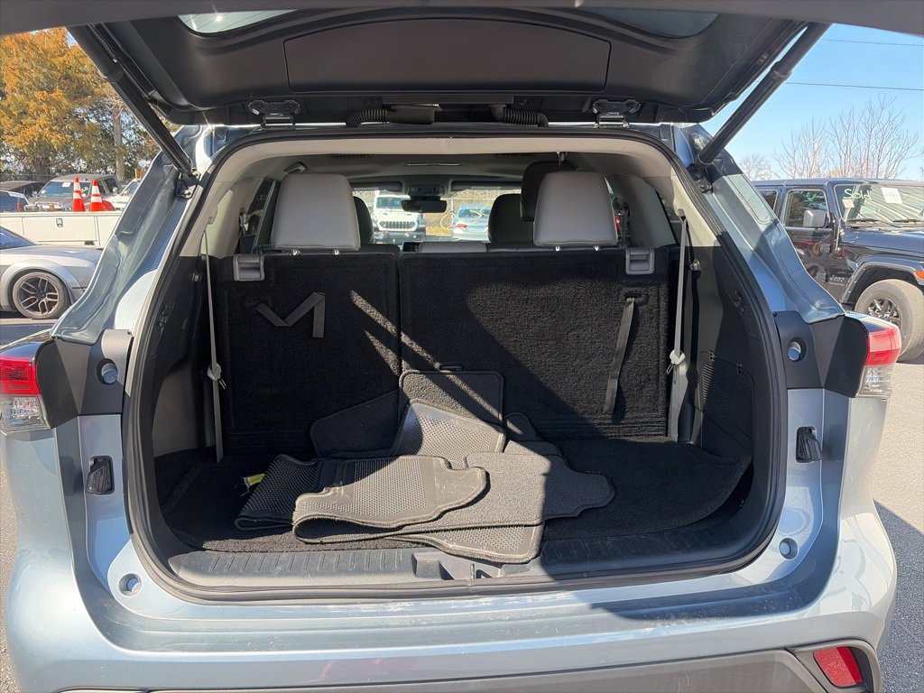 Used 2022 Toyota Highlander XLE image 10