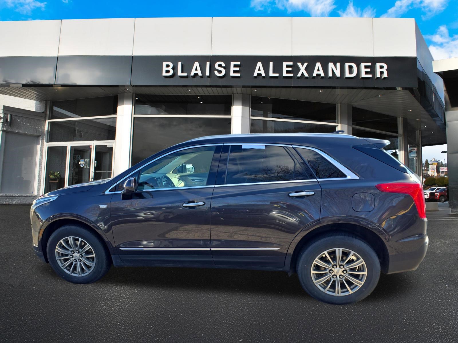 Used 2018 Cadillac XT5 Luxury w/ Driver Awareness Package image 7