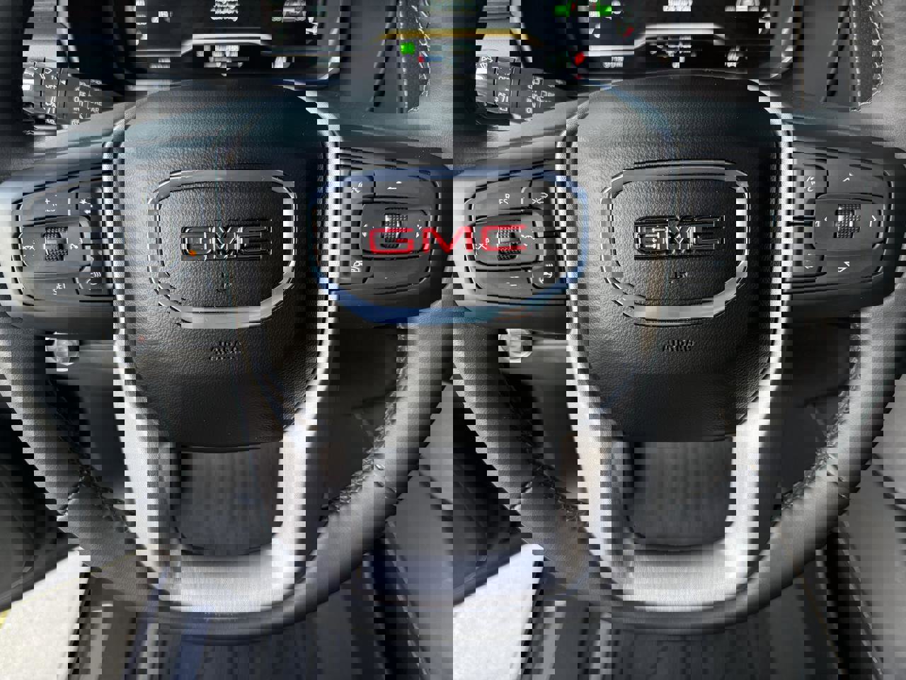 Used 2024 GMC Yukon SLT w/ SLT Luxury Package image 17