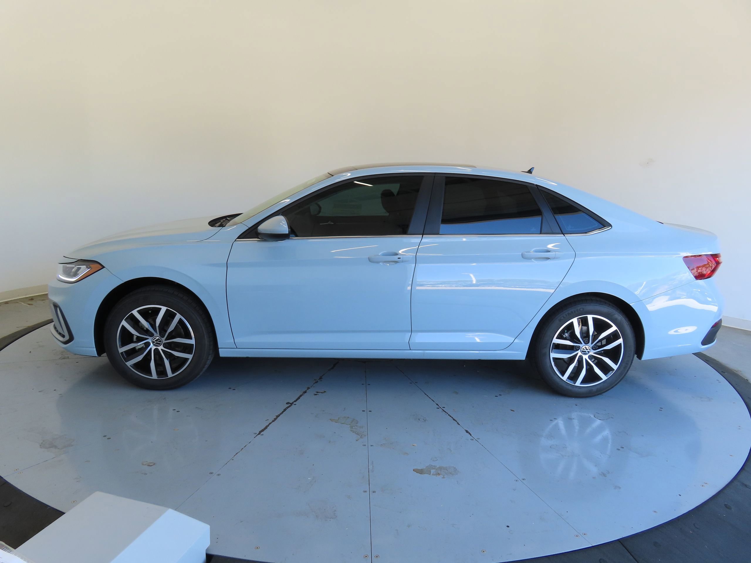 New 2025 Volkswagen Jetta SE FWD image 6
