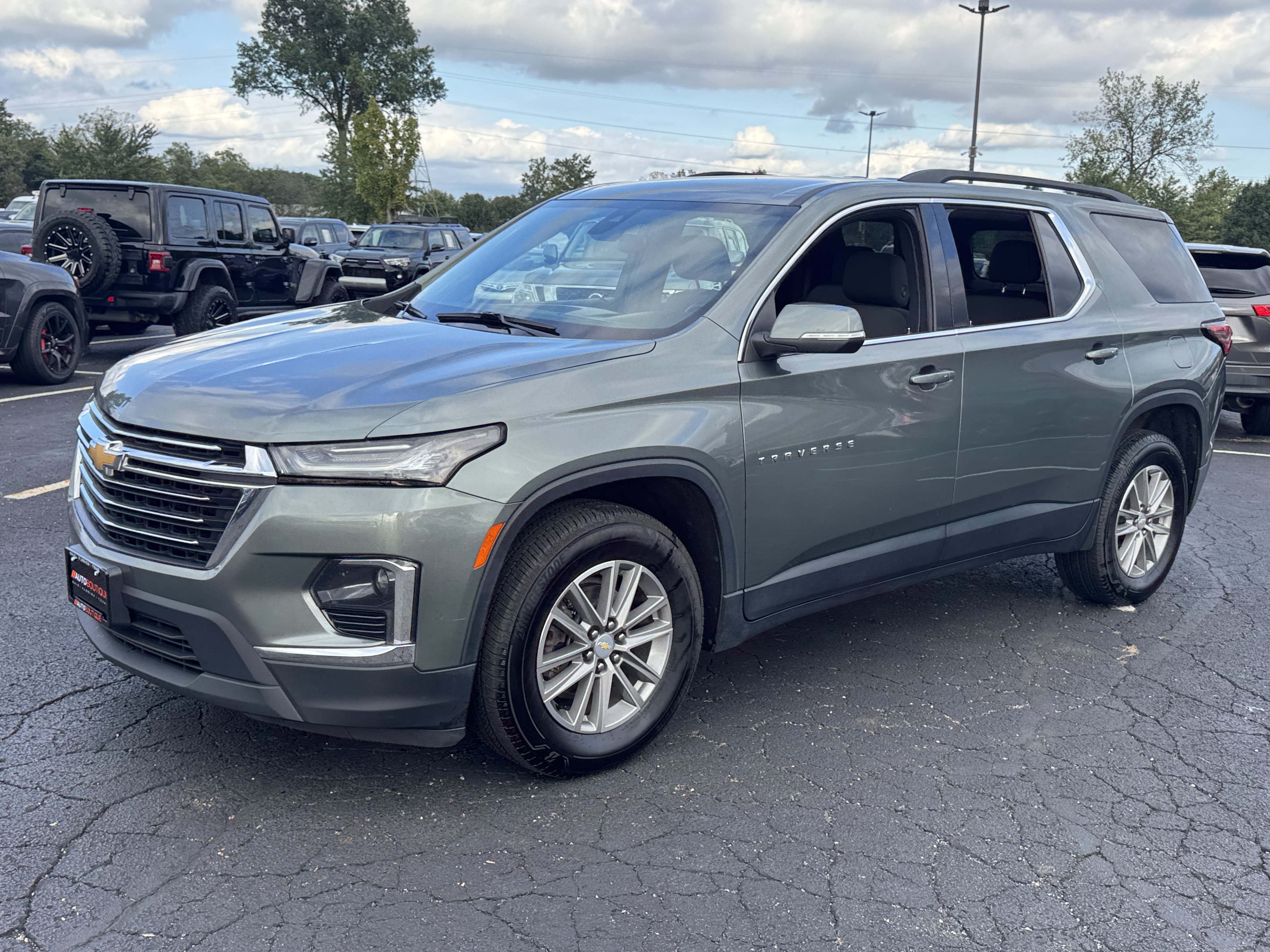 Used 2023 Chevrolet Traverse LT w/ LPO, Cargo Package AWD/4WD image 5
