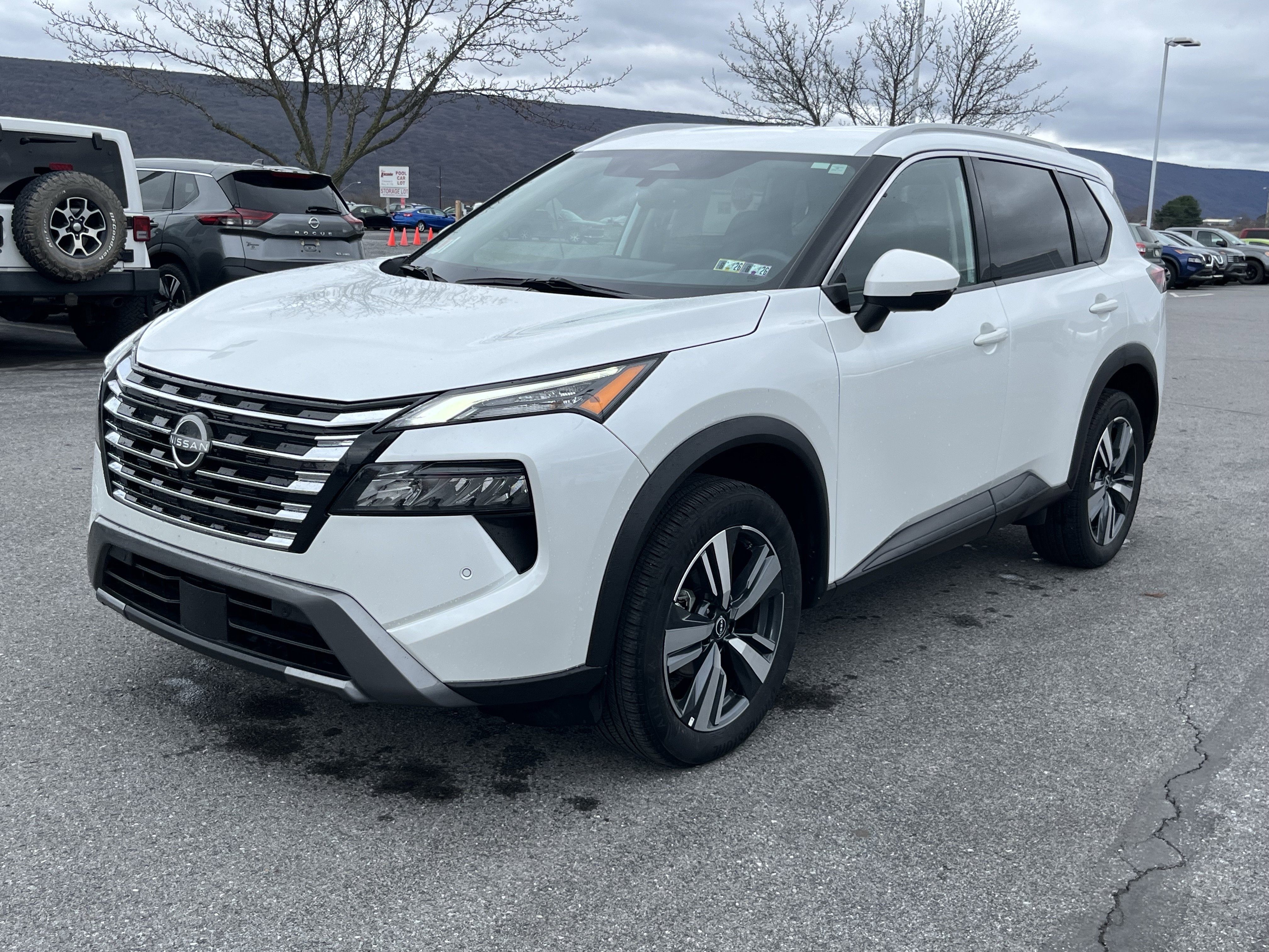 Used 2024 Nissan Rogue SL image 9