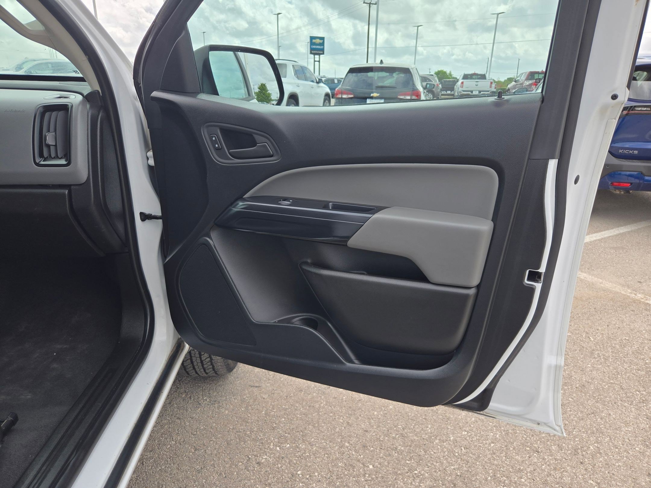 Used 2022 Chevrolet Colorado W/T RWD image 17