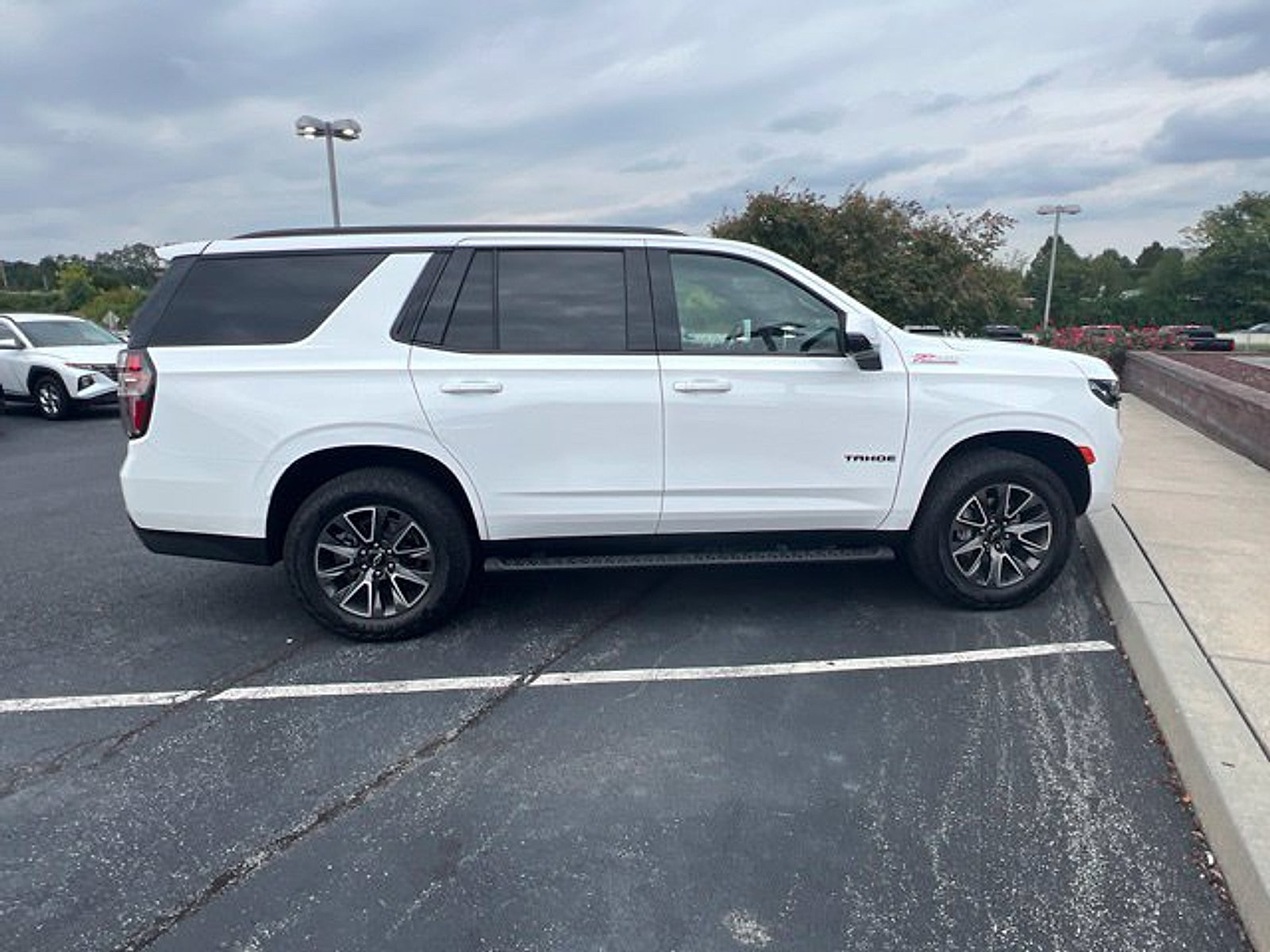 Used 2024 Chevrolet Tahoe Z71 w/ Luxury Package AWD/4WD image 7