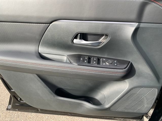 Certified 2025 Nissan Kicks SR image 15
