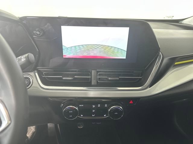 Used 2025 Chevrolet Trax LT w/ Driver Confidence Package image 22