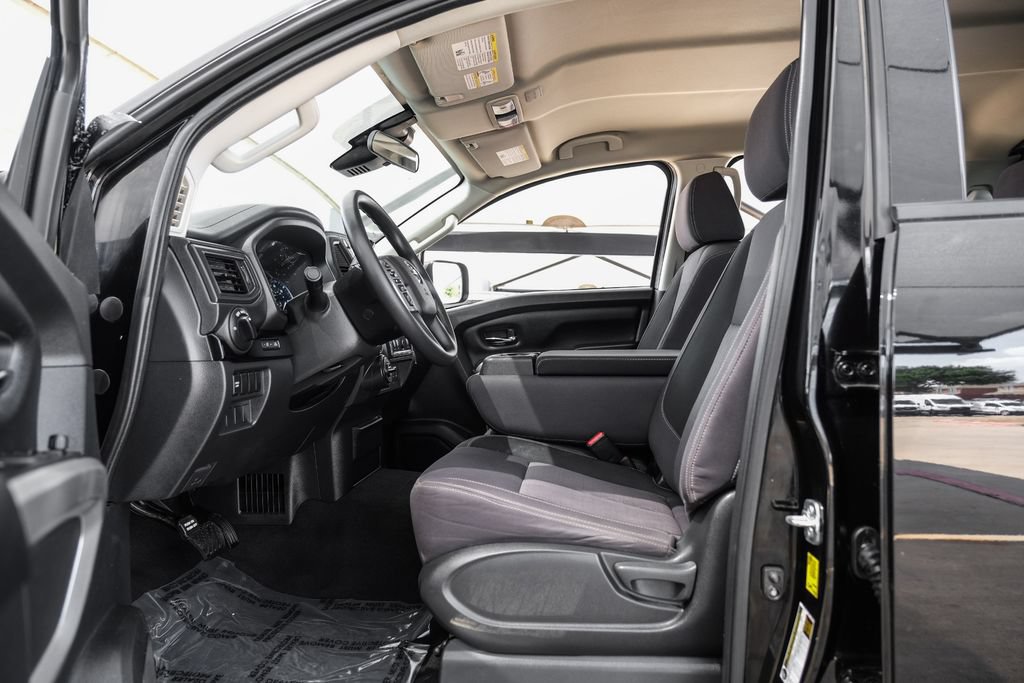 Used 2022 Nissan Titan SV w/ Accessory Utility Package AWD/4WD image 3