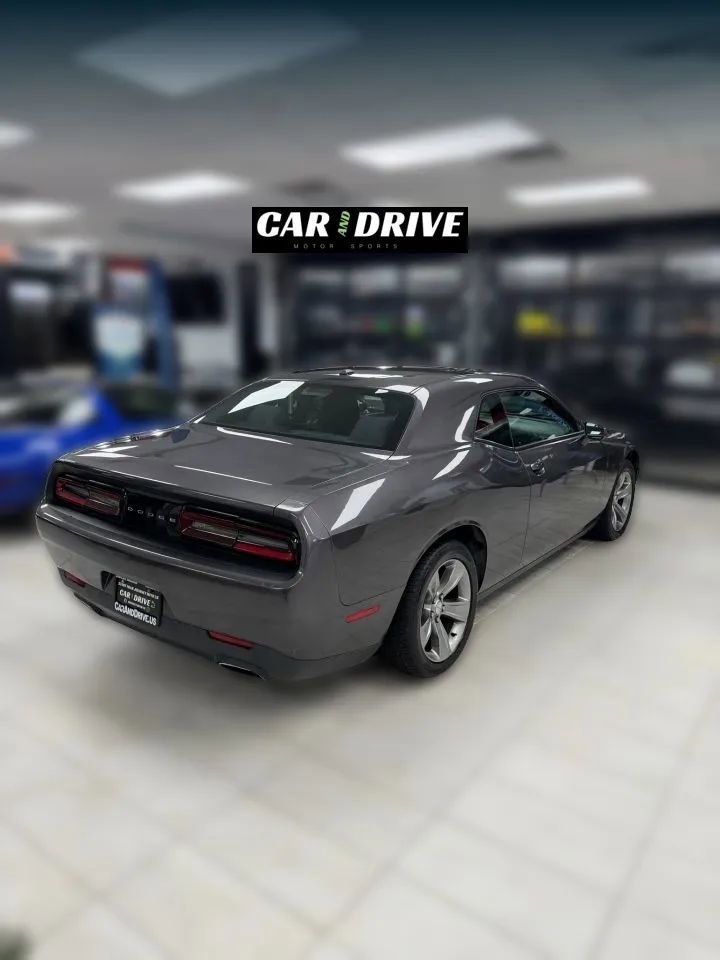 Used 2016 Dodge Challenger SXT image 4