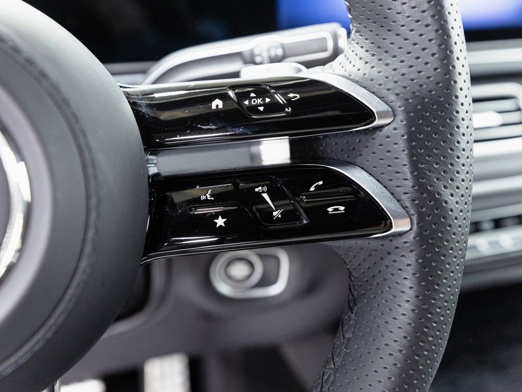 Certified 2025 Mercedes-Benz GLE 450e 4MATIC w/ AMG Line Interior image 12