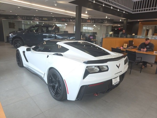 Used 2016 Chevrolet Corvette Z06 w/ 2LZ Preferred Equipment Group image 7