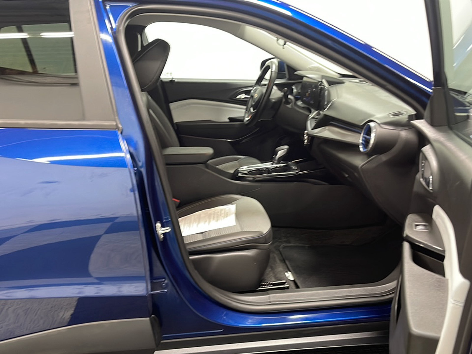 Used 2024 Chevrolet Trax LT w/ Driver Confidence Package FWD image 21
