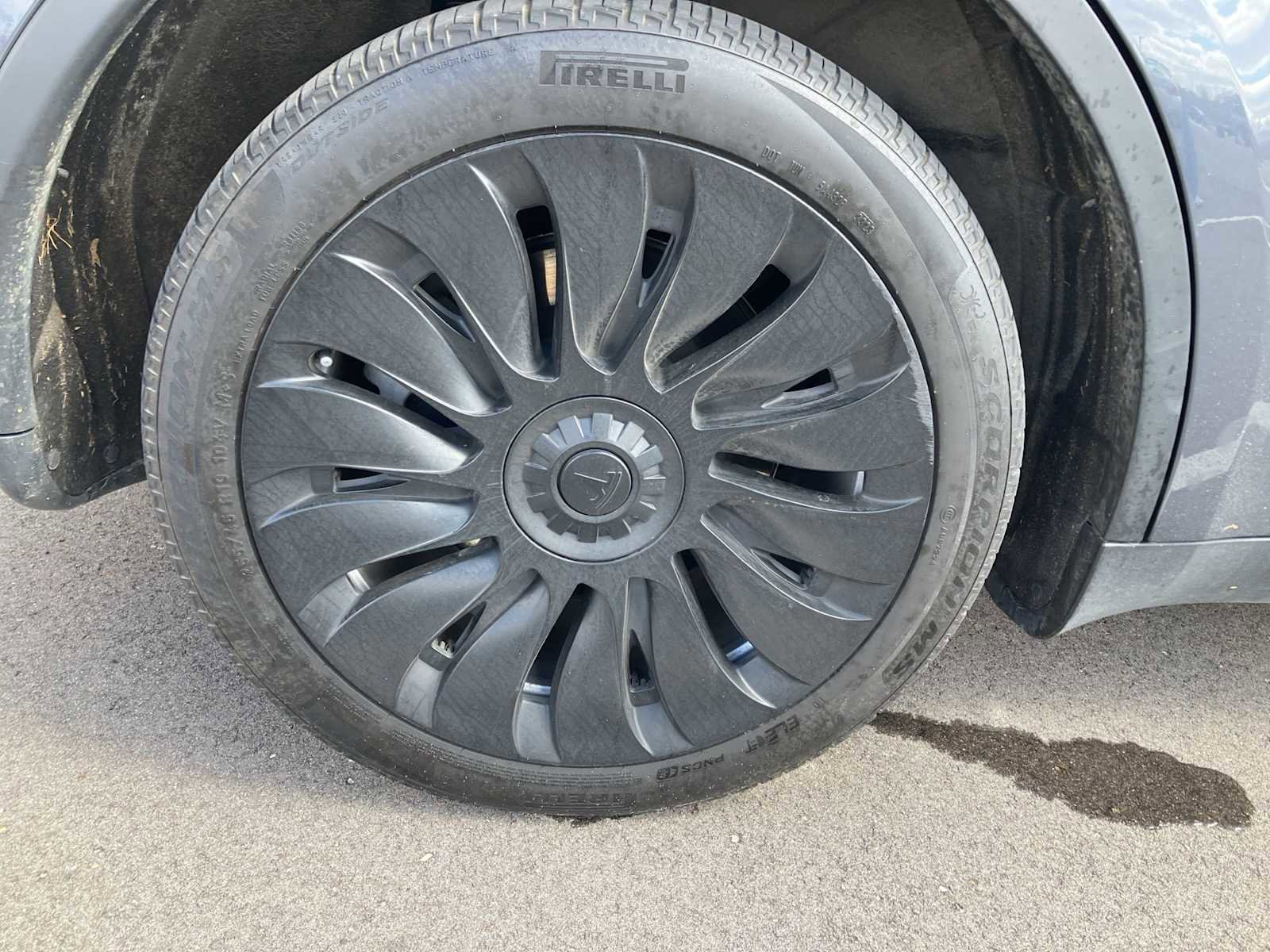 Used 2023 Tesla Model Y AWD image 6