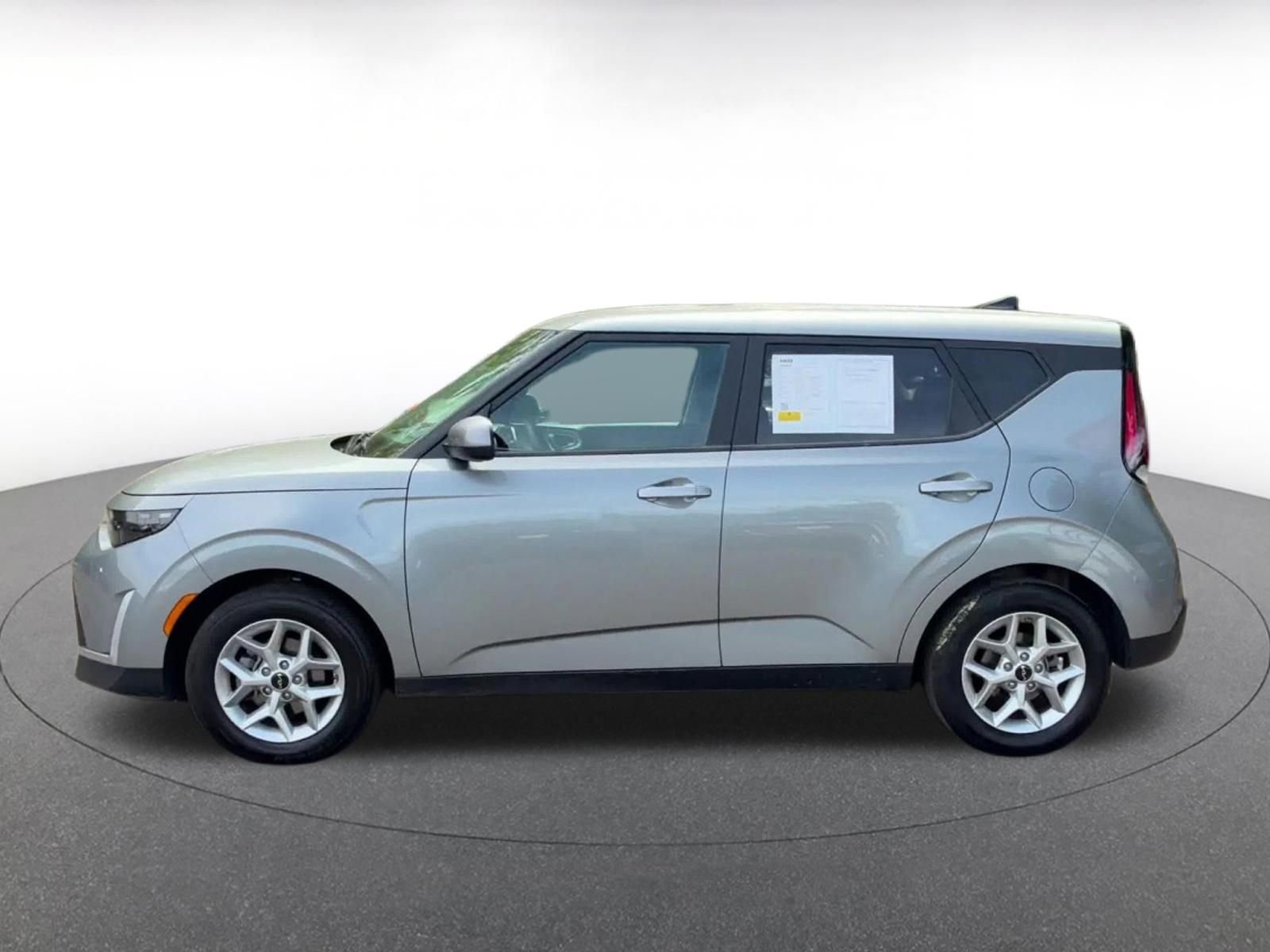 Used 2025 Kia Soul LX w/ LX Technology Package image 9