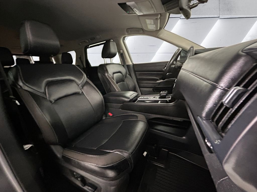 Used 2024 Nissan Pathfinder SL FWD image 14