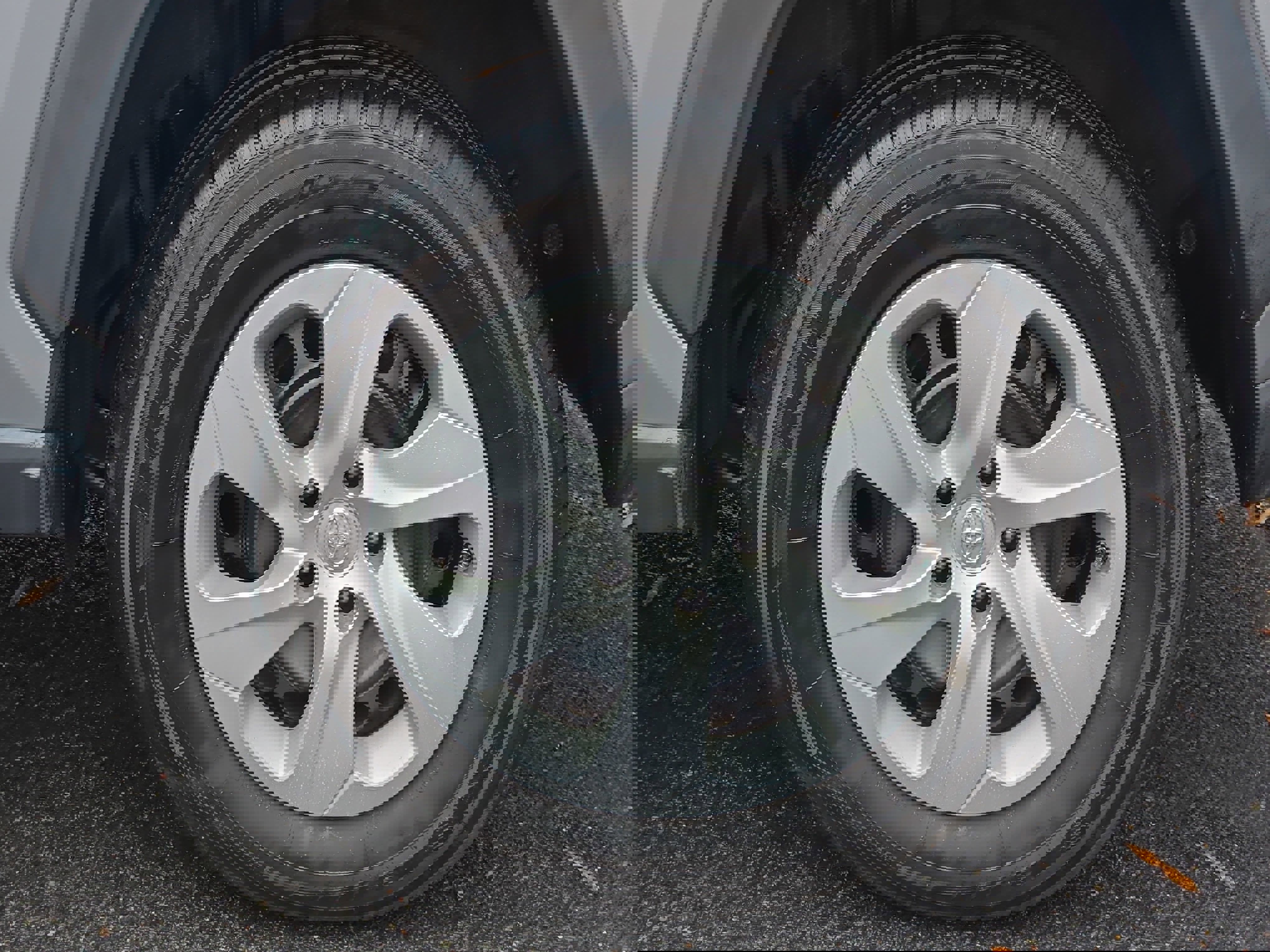 Used 2019 Toyota RAV4 LE image 31