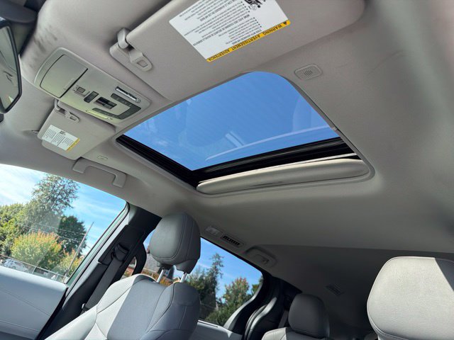 Used 2025 Toyota Sienna XLE FWD image 14