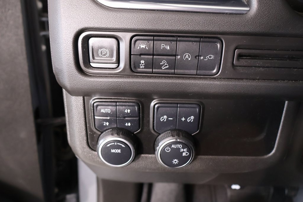 Used 2022 Chevrolet Suburban Premier image 9