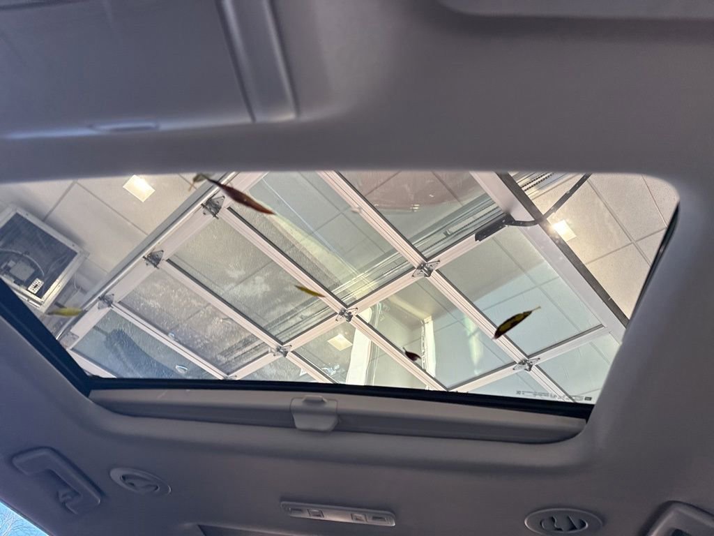 Used 2023 GMC Acadia AT4 w/ Preferred Package image 24