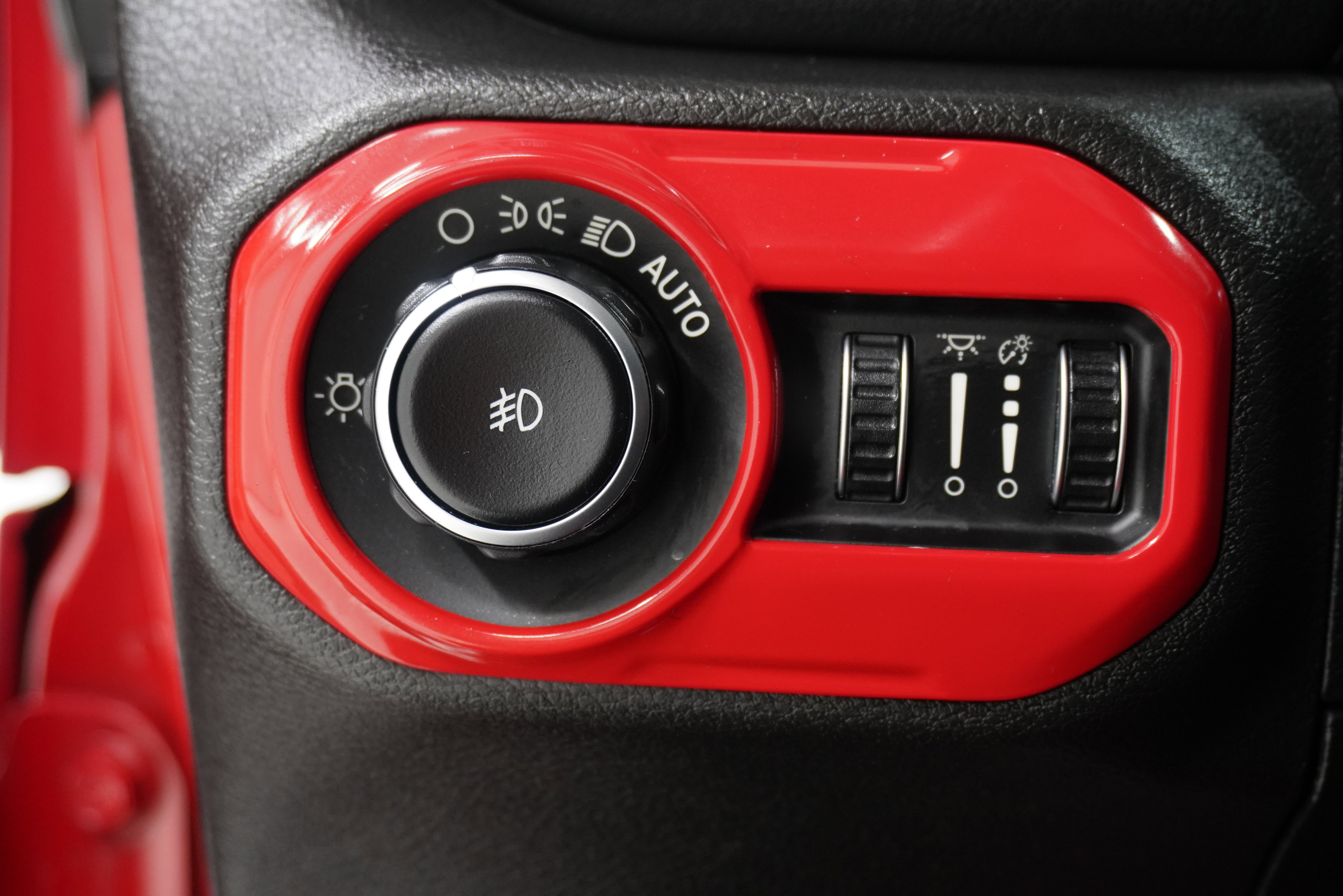 Used 2018 Jeep Wrangler Unlimited Sahara AWD/4WD image 22