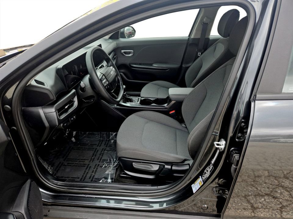 Used 2025 Kia K4 LXS image 28