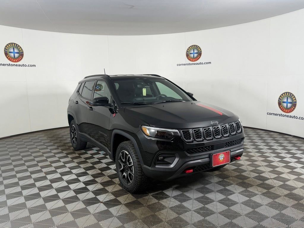 Used 2025 Jeep Compass Trailhawk w/ Trailhawk Elite Group AWD/4WD image 17