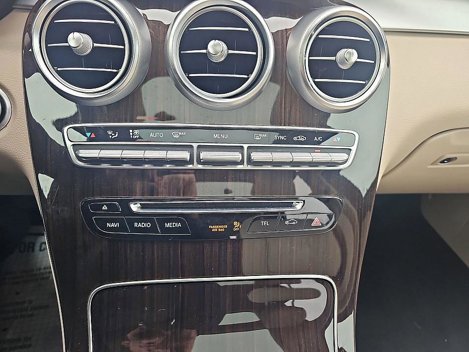 Used 2019 Mercedes-Benz GLC 300 4MATIC image 24