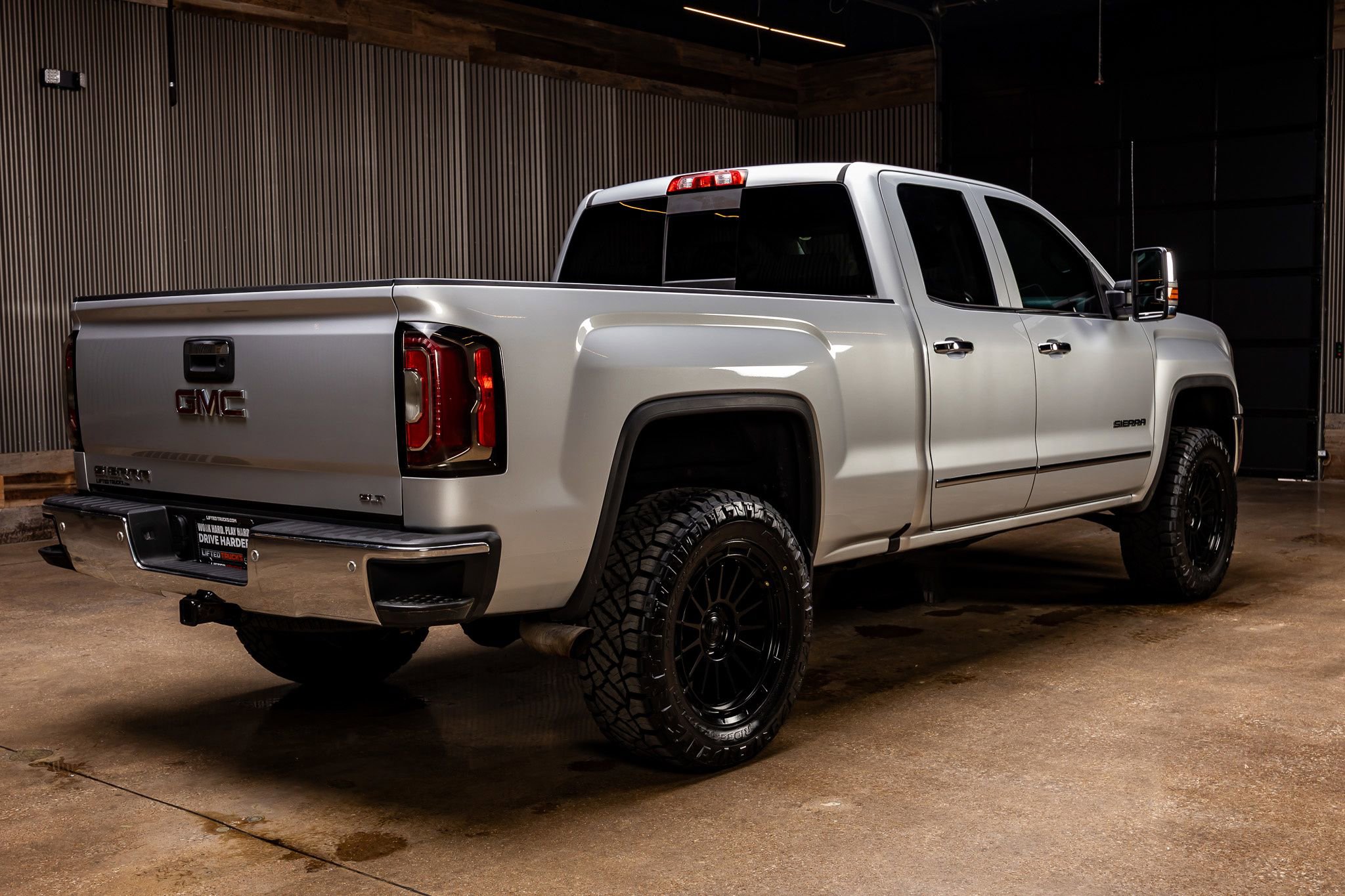 Used 2017 GMC Sierra 1500 SLT w/ Enhanced Driver Alert Package image 10