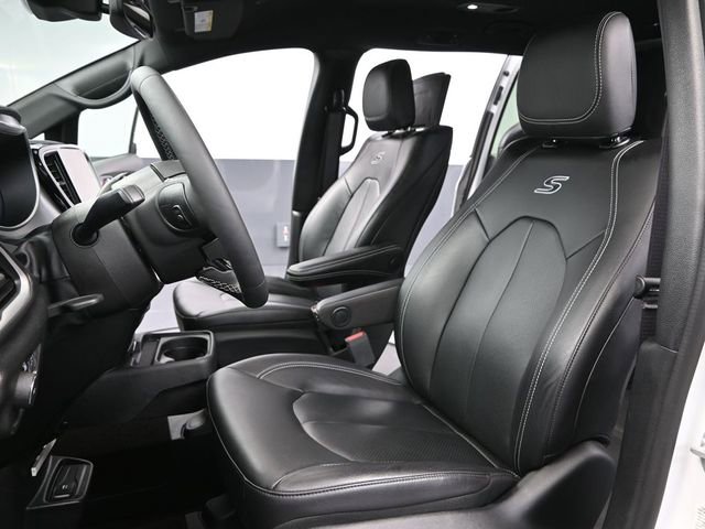 Used 2022 Chrysler Pacifica Touring-L w/ Uconnect Theater Family Group image 28